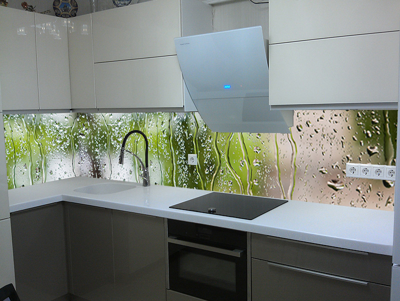 Уникальные стеклянные фартуки для кухни: фото идеальных скиналей, придающих интерьеру особенность